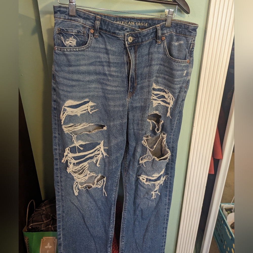 🔥NWT:🔥American Eagle Size 14 Ripped Jeans